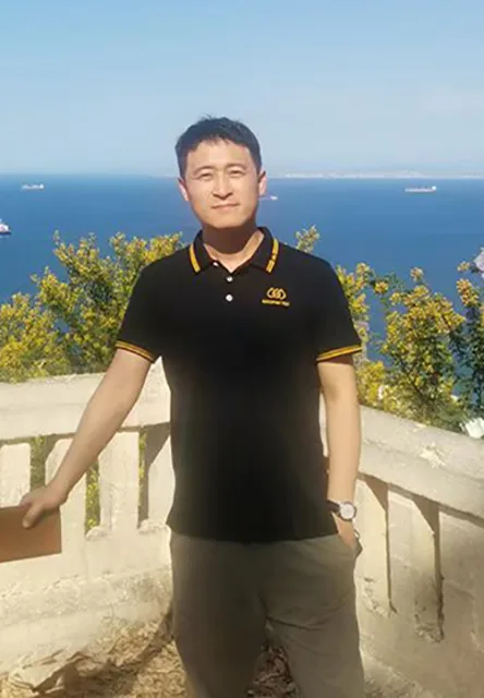 Консультант по продажам SinoPAK Боб
