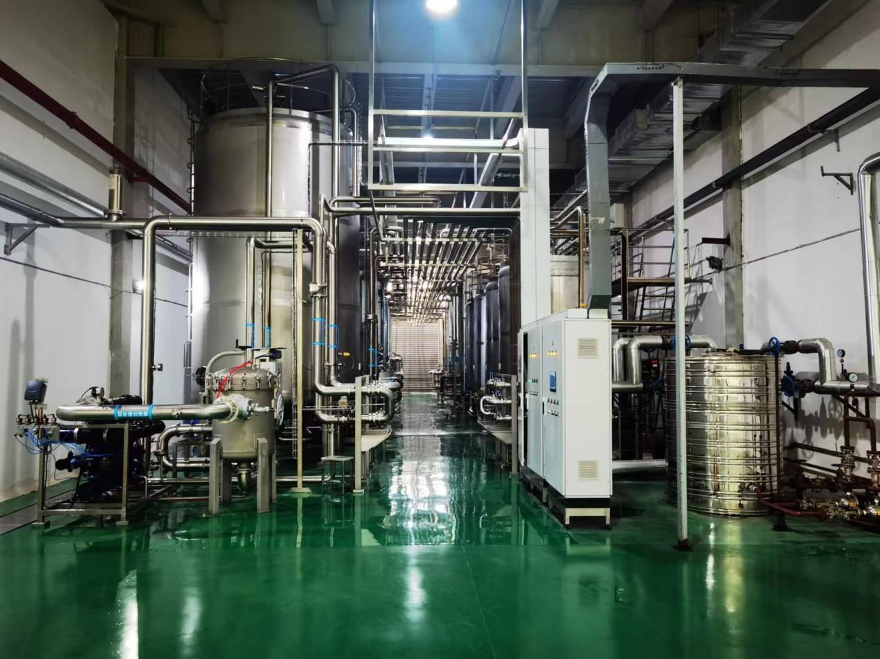 Real juice production equipment scene