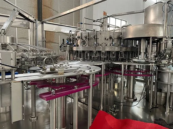 Отладка оборудования: машина для розлива газированных безалкогольных напитков производительностью 8000 бут/ч Отладка оборудования: машина для розлива газированных безалкогольных напитков производительностью 8000 бут/ч