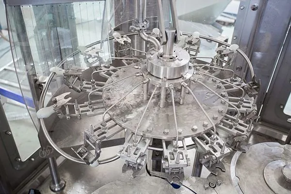 Factory Price 3-in-1 Sparkling Gas Mineral Water Bottling Machine /Carbonated Drink Filling Equipment / Beer Filling Machine