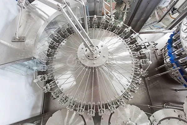 Factory Price 3-in-1 Sparkling Gas Mineral Water Bottling Machine /Carbonated Drink Filling Equipment / Beer Filling Machine