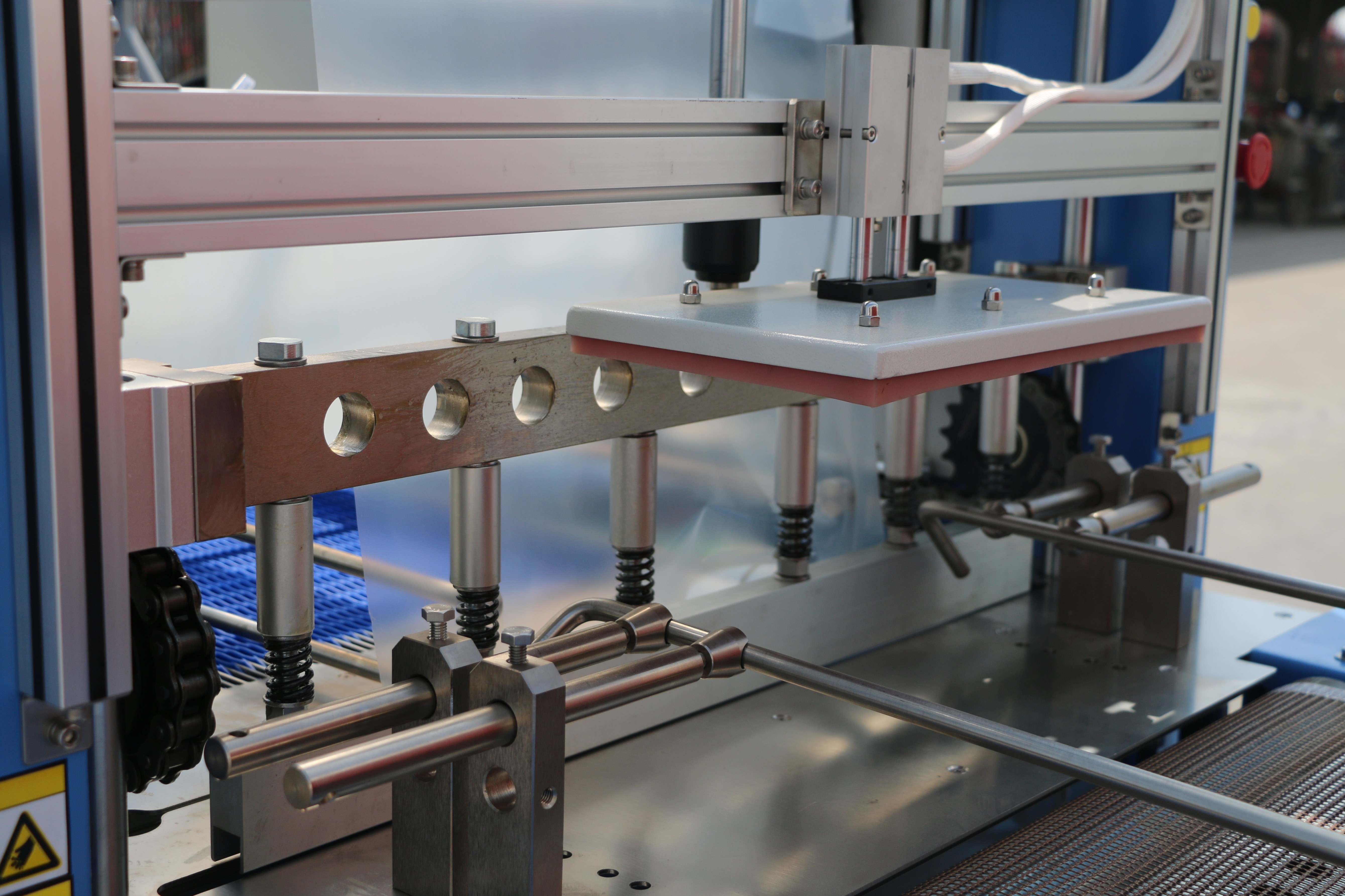 HDPE film L type linear shrink packaging machine 10-15 packages per minute