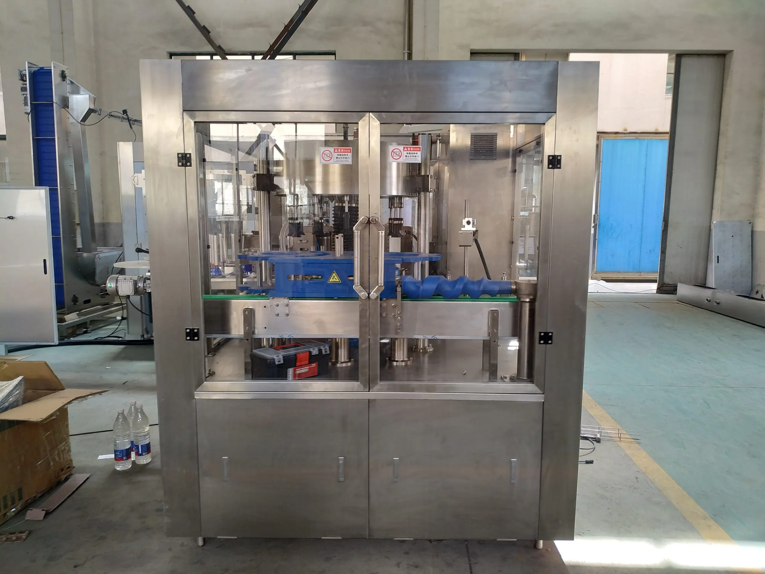 Automatic labeling machine