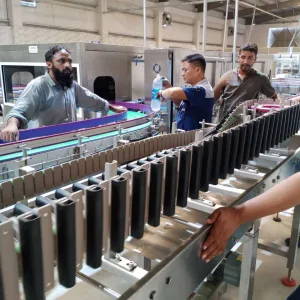 SinoPAK Machinery помогает пакистанскому клиенту с установкой линии розлива соков SinoPAK Machinery помогает пакистанскому клиенту с установкой линии розлива соков