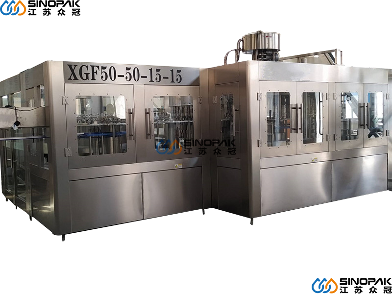 Máquina automática de lavado y llenado de botellas de plástico XGF50-50-15 de 24000&nbsp;XNUMX BPH