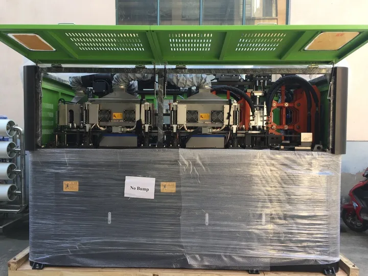 Servo type blowing machine