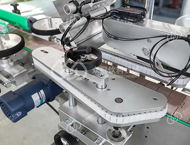 Etiquetadora autoadhesiva lineal automática
