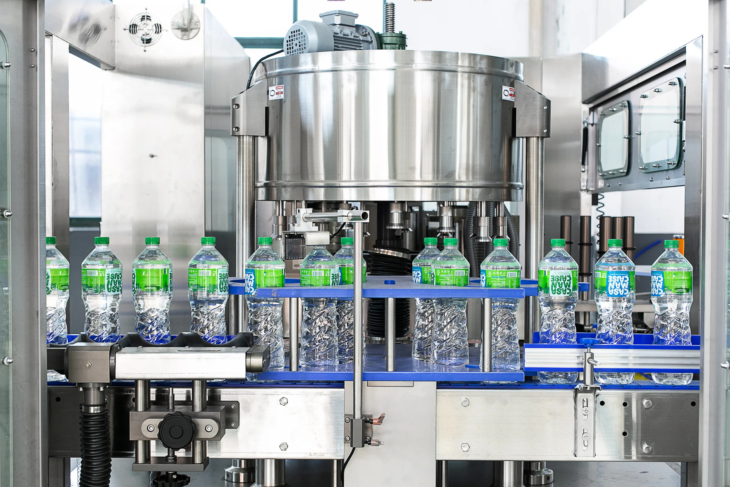 Etiquetadora rotativa OPP para botellas PET