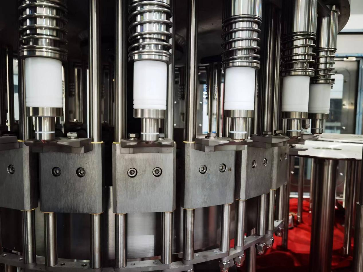 Caso de proyecto de línea de llenado de agua potable de 15000 BPH de marca famosa china - imagen 3