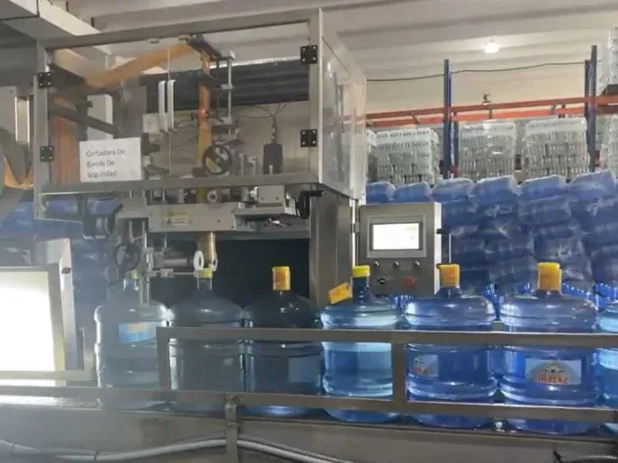 مشروع خط إنتاج مياه معبأة في عبوات 5 جالون بسعة 2400 عبوة في الساعة في جمهورية الدومينيكان - صورة 7