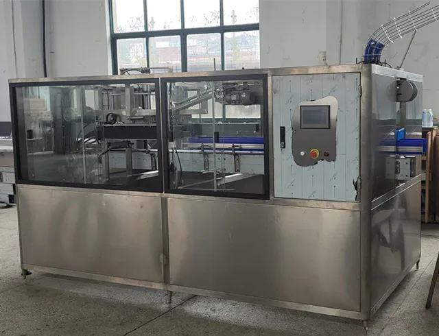 Hot sale popular 3-10L PET bottle handle ring lifting inserting machine CE,ISO