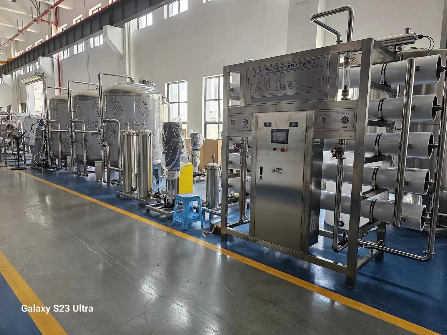 Precio de la línea de producción de embotellado y llenado de agua y refrescos carbonatados en botellas PET de alta velocidad 27000BPH DXGF84-84-18